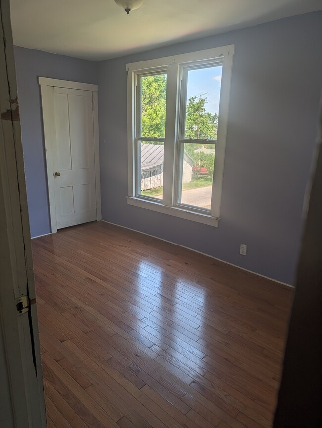 Photo - 1033 Myers Ave