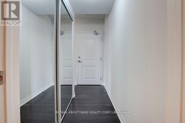 Photo - 1202 Main St E