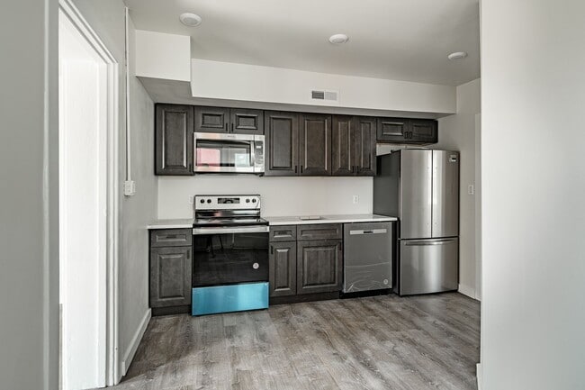 Building Photo - 324-326 Darby Rd-1R Unit 1R