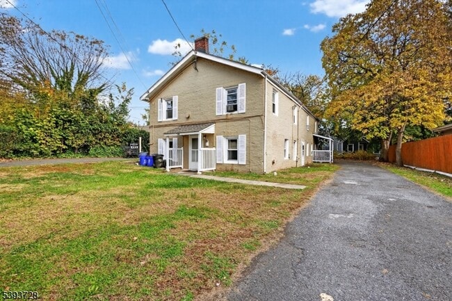 Building Photo - 148 Davenport St Unit 1