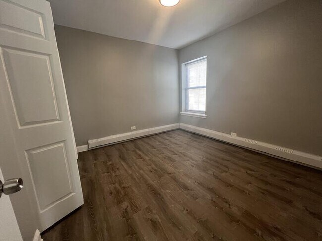 Photo - 4613.5 S Drexel Blvd