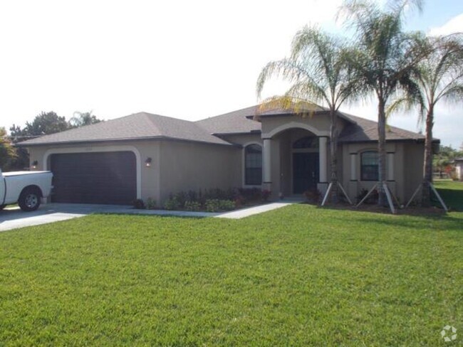 Building Photo - Beautiful 4/2 in Cape Coral Rental