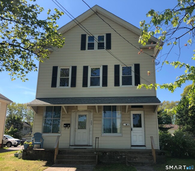 Building Photo - 222 N Cherry St