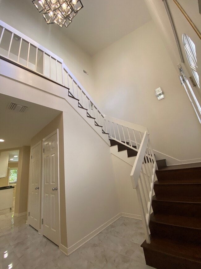 Photo - 5200 White Oak Ave