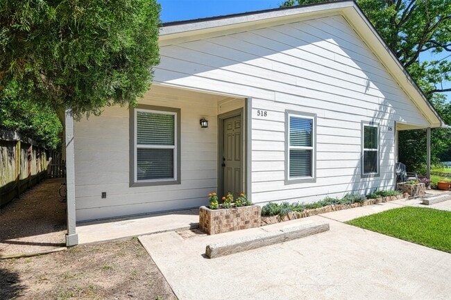 Photo - 518 Moore St