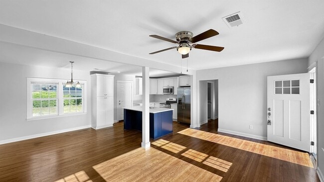Photo - 1049 N Idlewild St