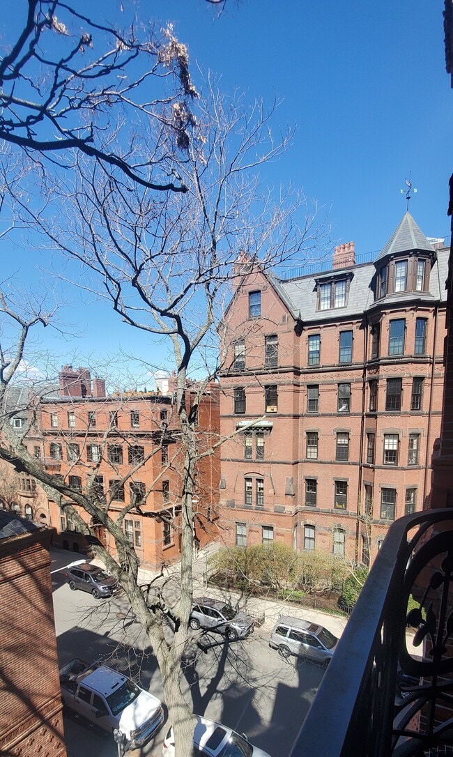 Photo - 195 Commonwealth Ave