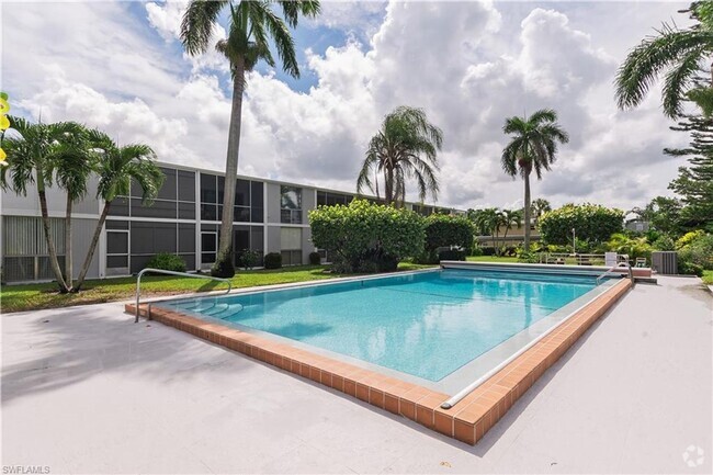Building Photo - ***SEMI-FURNISHED***SANDCASTLE***QUIET COM... Rental