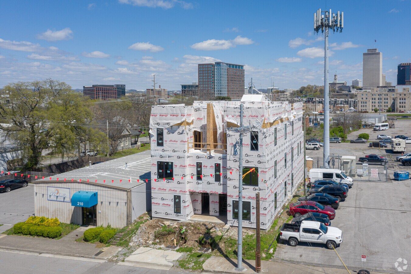 Photo - 208 McMillin St