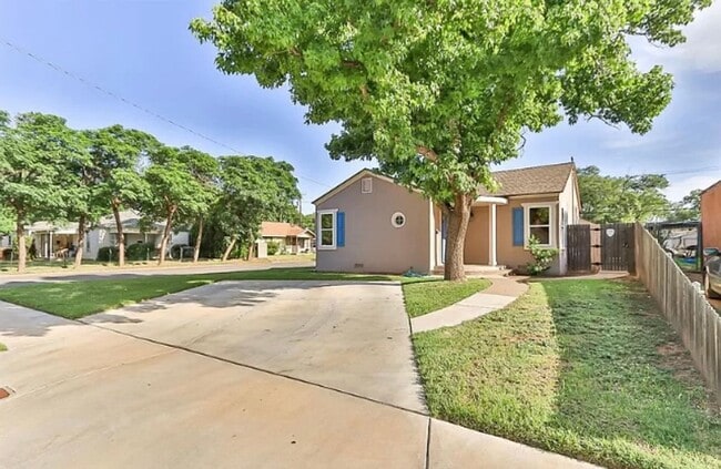 Building Photo - Available Now ! Unfurnished $1600.00 or Fully furnished $2000.00