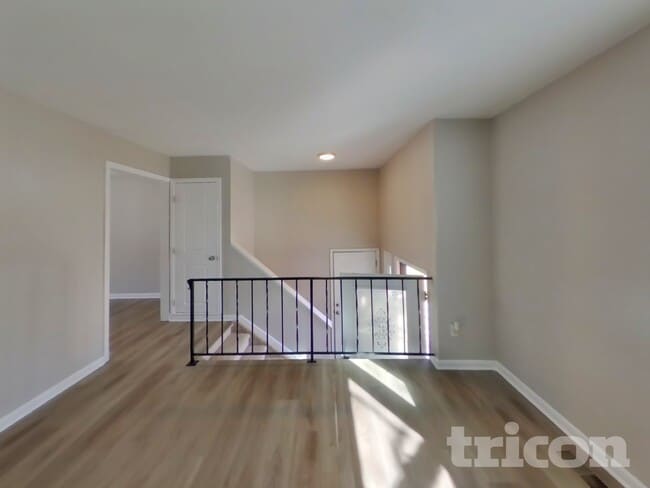 Photo - 1006 De La Vista Pl