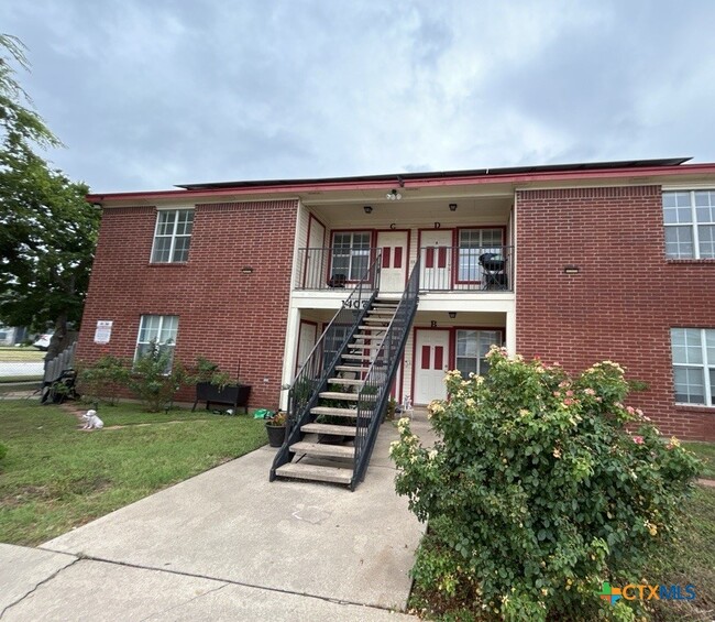 Building Photo - 1407 Dugger Cir Unit C
