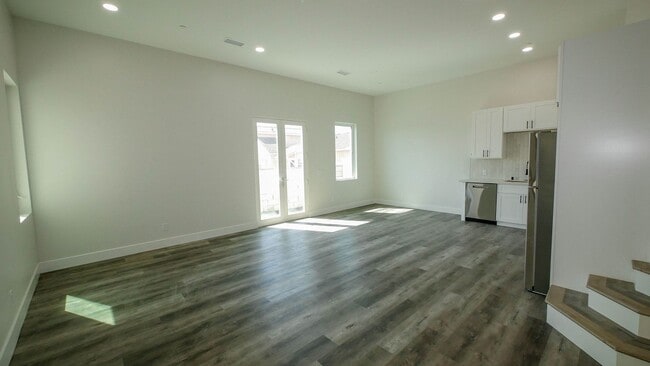 Photo - 5535-5539 Potomac St. Unit 5537