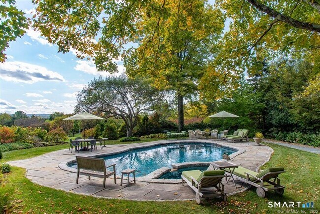 4 Juniper Ledge Ln