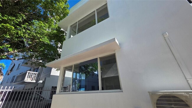 Building Photo - 7629 Dickens Ave Unit 4 or 8