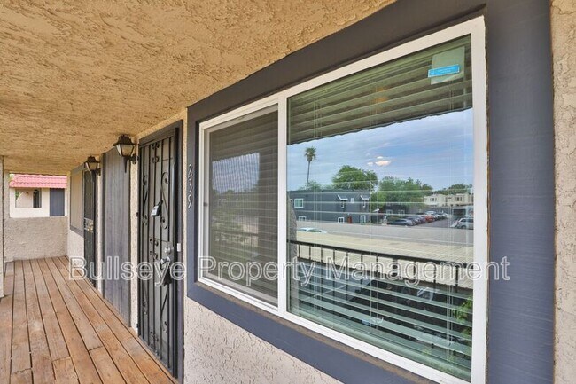 Photo - 700 W University Dr