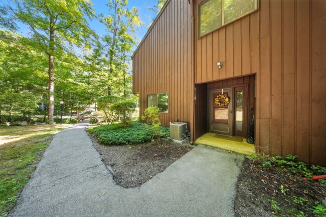 Photo - 4 Aspen Ct