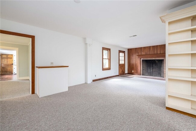 Photo - 1253 Fairport Rd