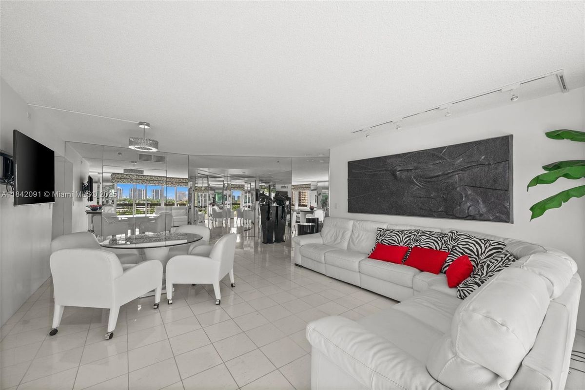 Photo - 19101 NE 36th Pl