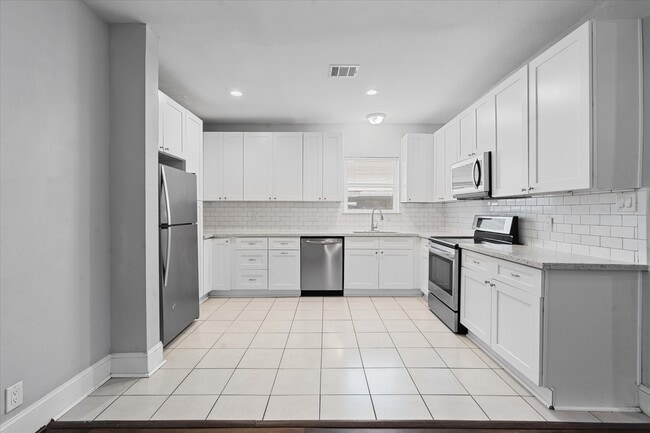 Photo - 2614 Isabella St