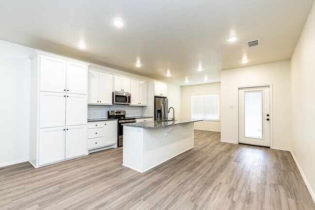 Photo - 5549 Lehigh St