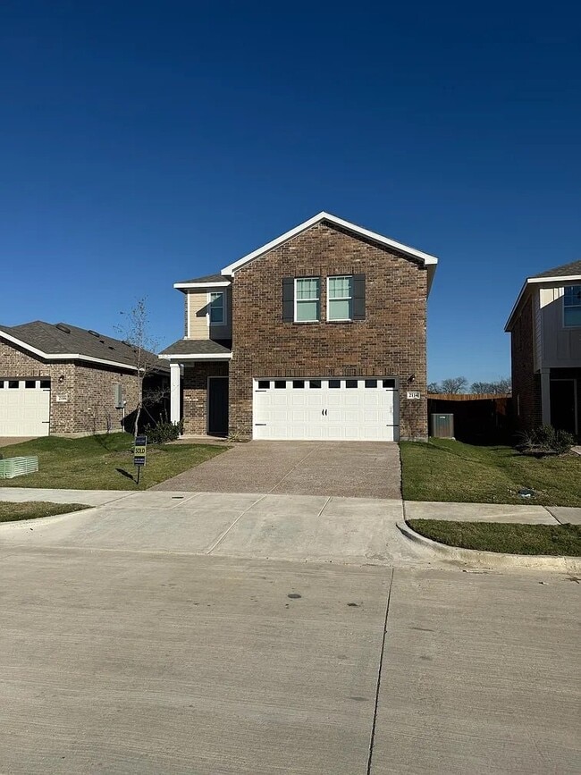 Building Photo - 2114 Mdw Pk Dr