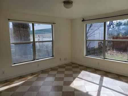 Photo - 921 W Oak St