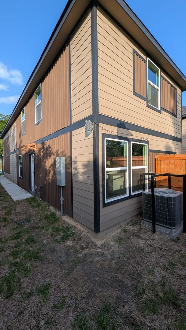 Photo - ?Your Houston Gem: 3 Beds, 2.5 Baths, Carp...