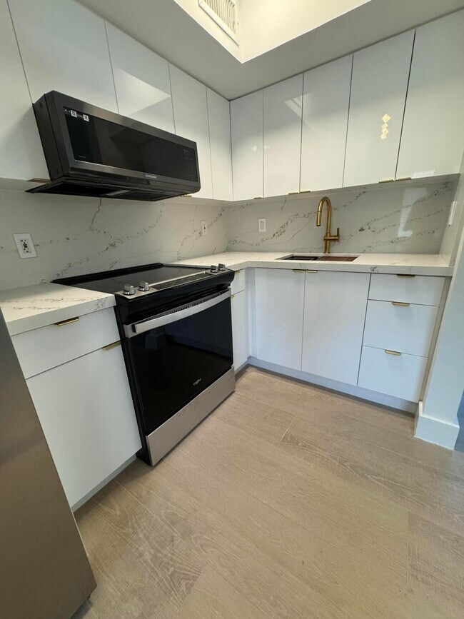 Photo - 924 SE 2nd St Unit 22