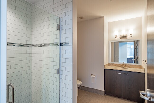 1BR, 1BA - 886SF - Bathroom