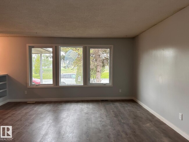 Photo - 2613-105A 105a St NW