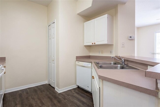 Photo - 5500 Metrowest Blvd Unit 211
