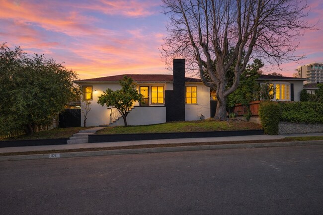 Building Photo - Beautifully Renovated 3 Bedroom Home in Beverlywood Adjacent