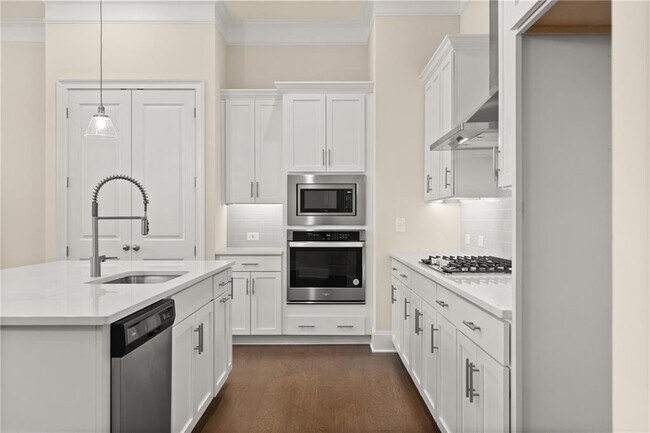 136 Village Green Ave