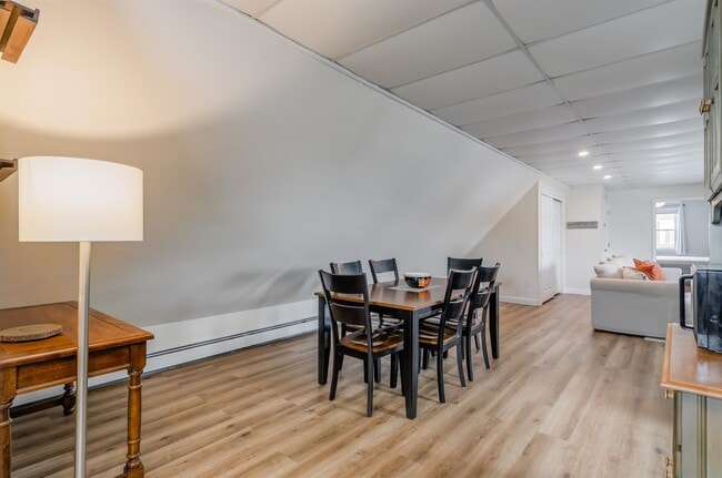 Photo - 28 W 37th St Unidad 3