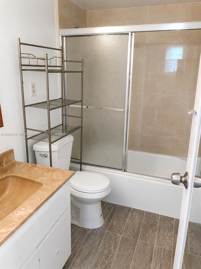 Photo - 16465 NE 22nd Ave Unidad 206