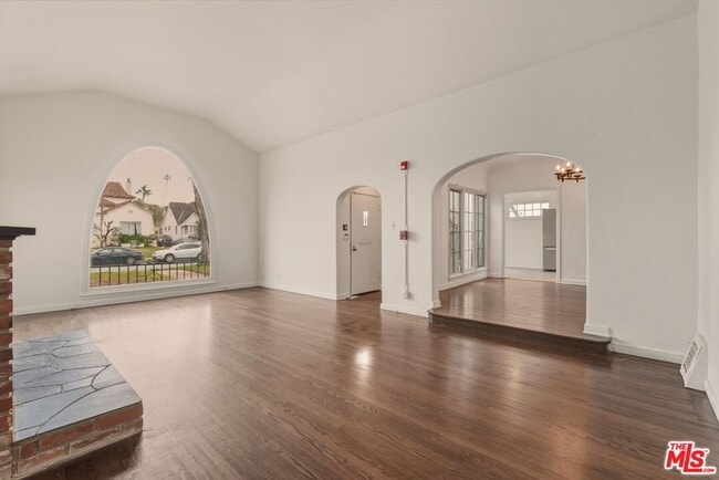 Photo - 147 S Poinsettia Pl