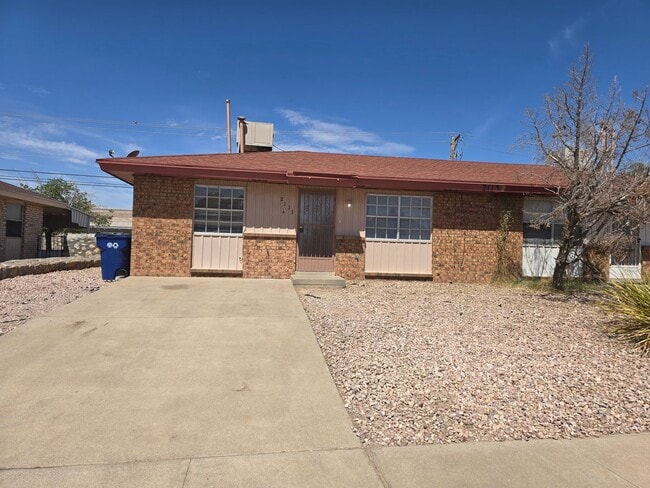 Building Photo - AFFORDABLE EASTSIDE DUPLEX Rental