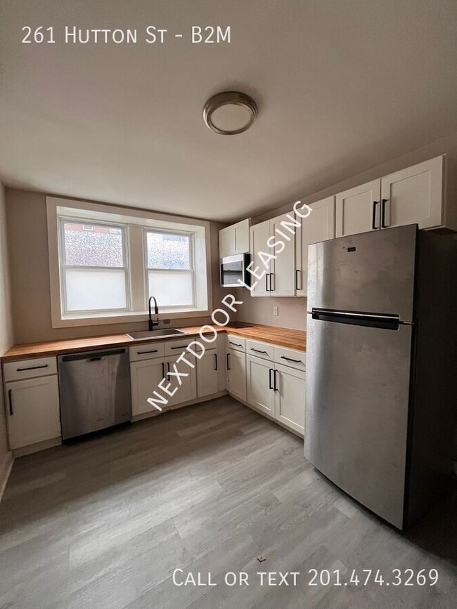 Building Photo - 261 Hutton St Unit B2M