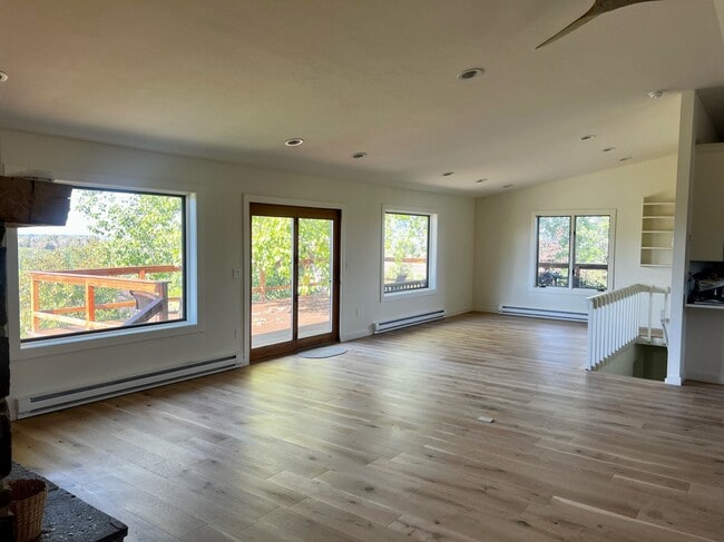 Living room - 5014 Justin Ln