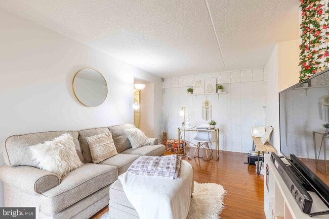 Building Photo - 3307 Valley Dr Unit 3307