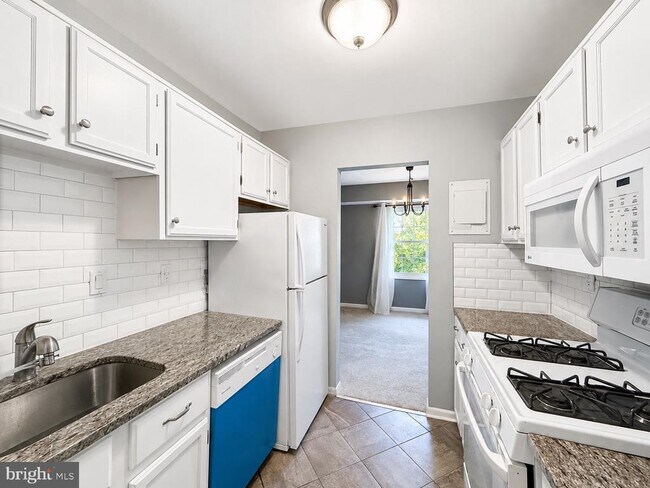 Photo - 3830 Lyndhurst Dr Unit 303