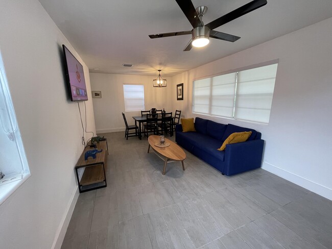 Building Photo - 1401 N 16th Ct