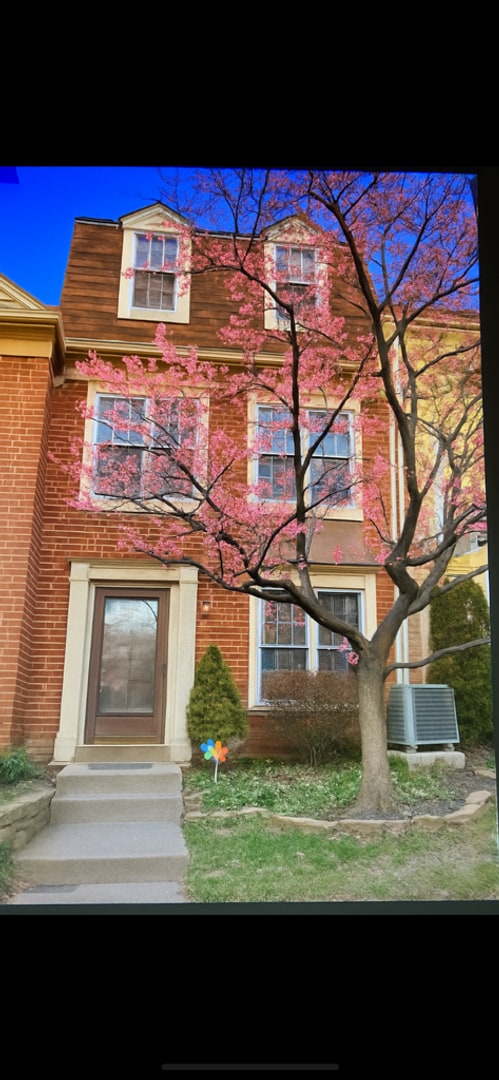 Updated North Bethesda Townhome — 3 Bedroo... - Updated North Bethesda Townhome — 3 Bedroo...
