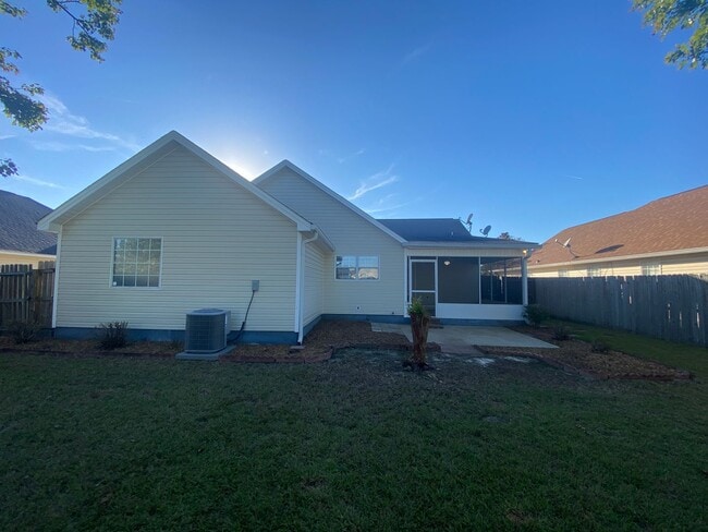 Photo - 221 Stirling Bridge Dr