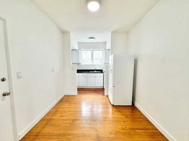 Photo - Spacious Studio on 12 Street between Eucli...