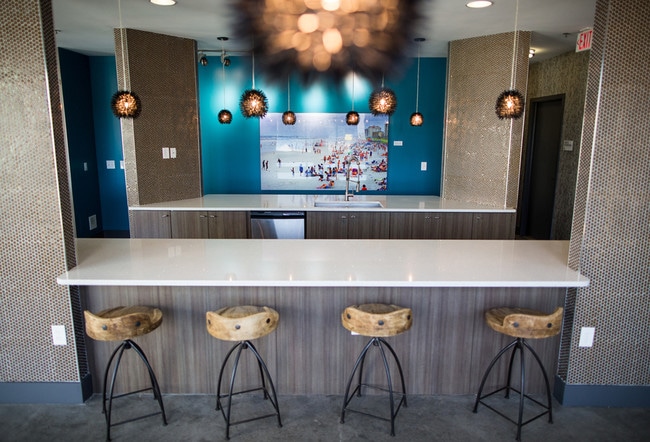Aqua Lounge
