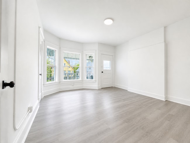 1825 Lakeview Rd Unit 2 ( upper )