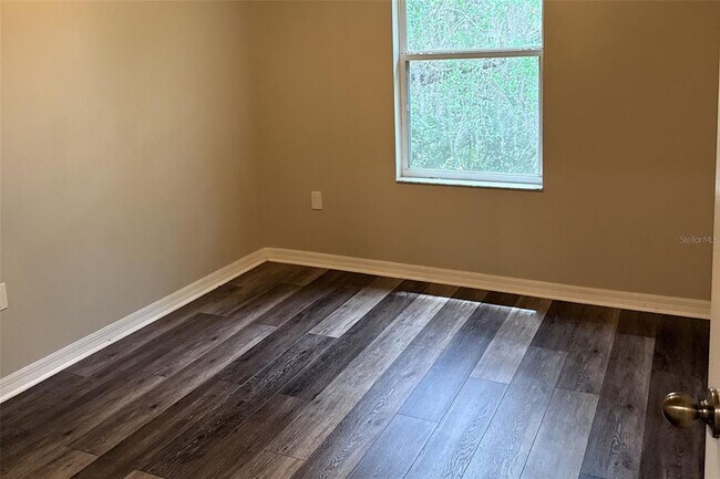 Photo - 5573 Rutherford Pl