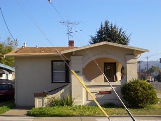 Charming 3 bedroom house on corner lot! - Charming 3 bedroom house on corner lot!